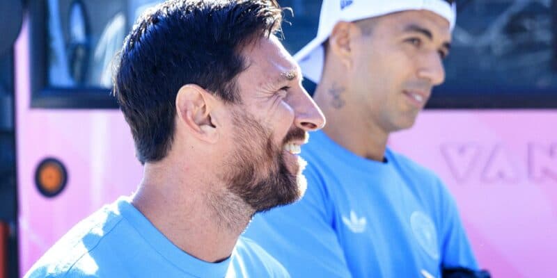Argentino Messi abandona por lesión partido con Necaxa en el minuto 11