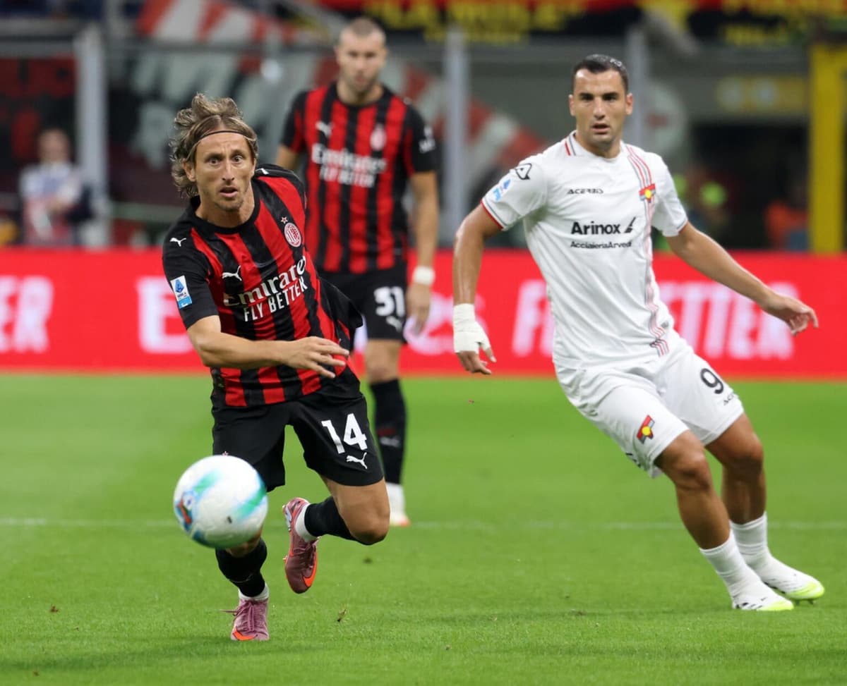 Debut del ecuatoriano Estupiñán y de Modric con el Milan