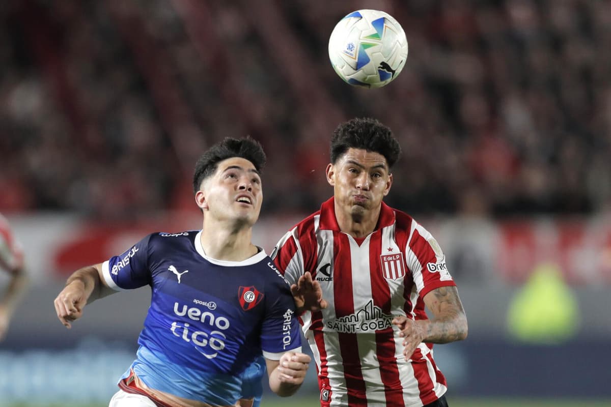 Estudiantes sufrió con Cerro Porteño pero pasó a cuartos de final