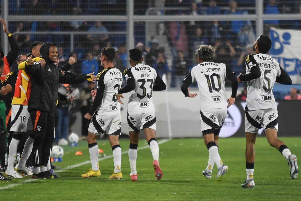El brasileño Natanael le da el triunfo al Atlético Mineiro que se las verá con el Bolívar