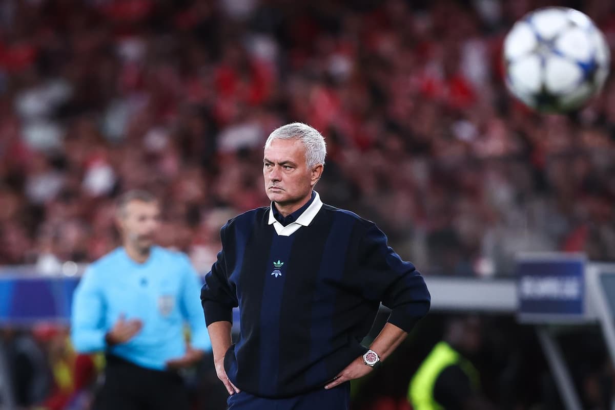 El Fenerbahce de Estambul destituye a José Mourinho