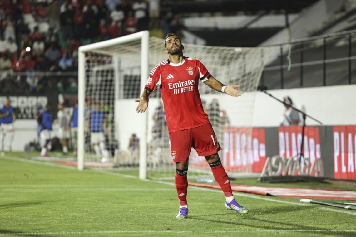 Pavlidis lleva al Benfica de Mourinho a dieciseisavos de final