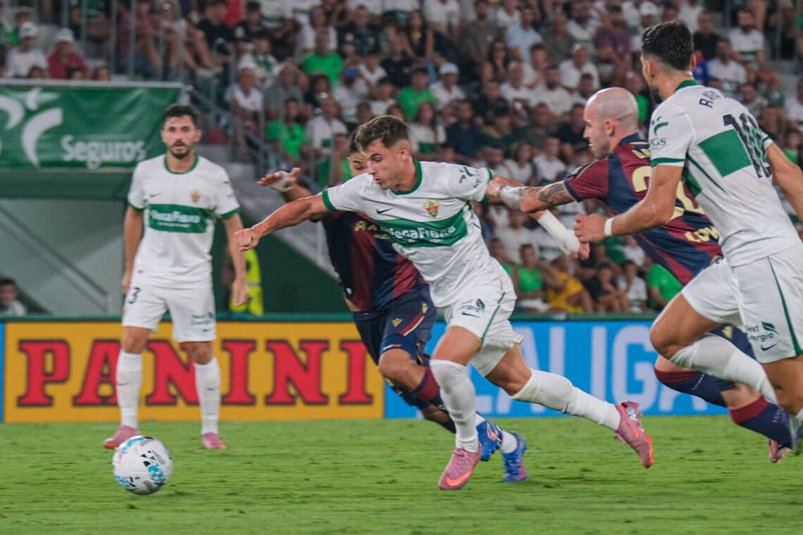 El Elche con asistencia del urguayo Rodriguez derrota a Levante