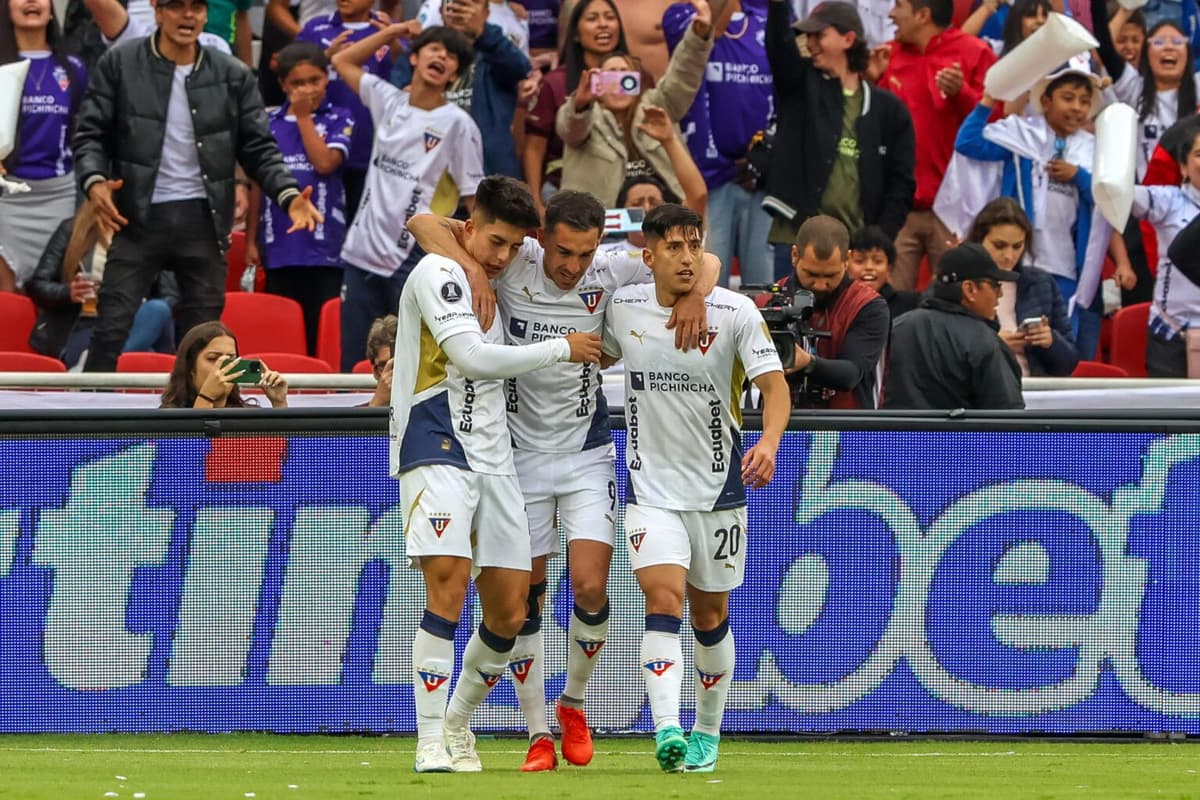 Liga de Quito y Barcelona mantienen puja por un billete a la Copa Liberadores