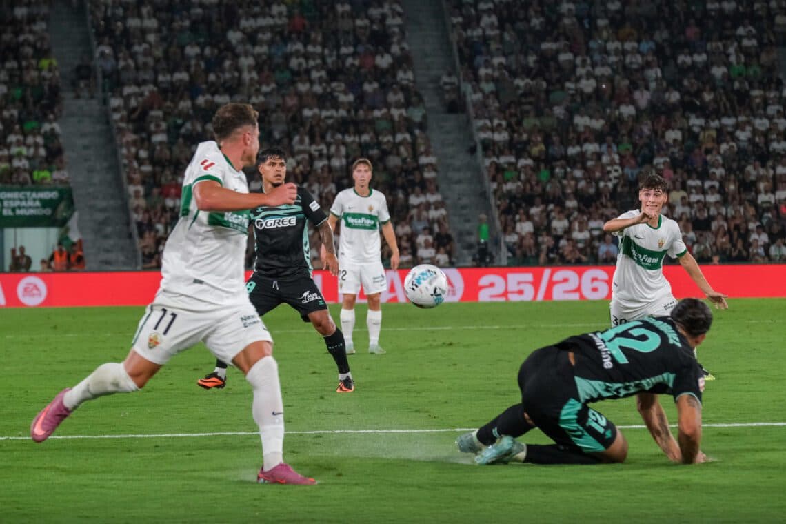 El Betis del chileno Pellegrini salva un empate