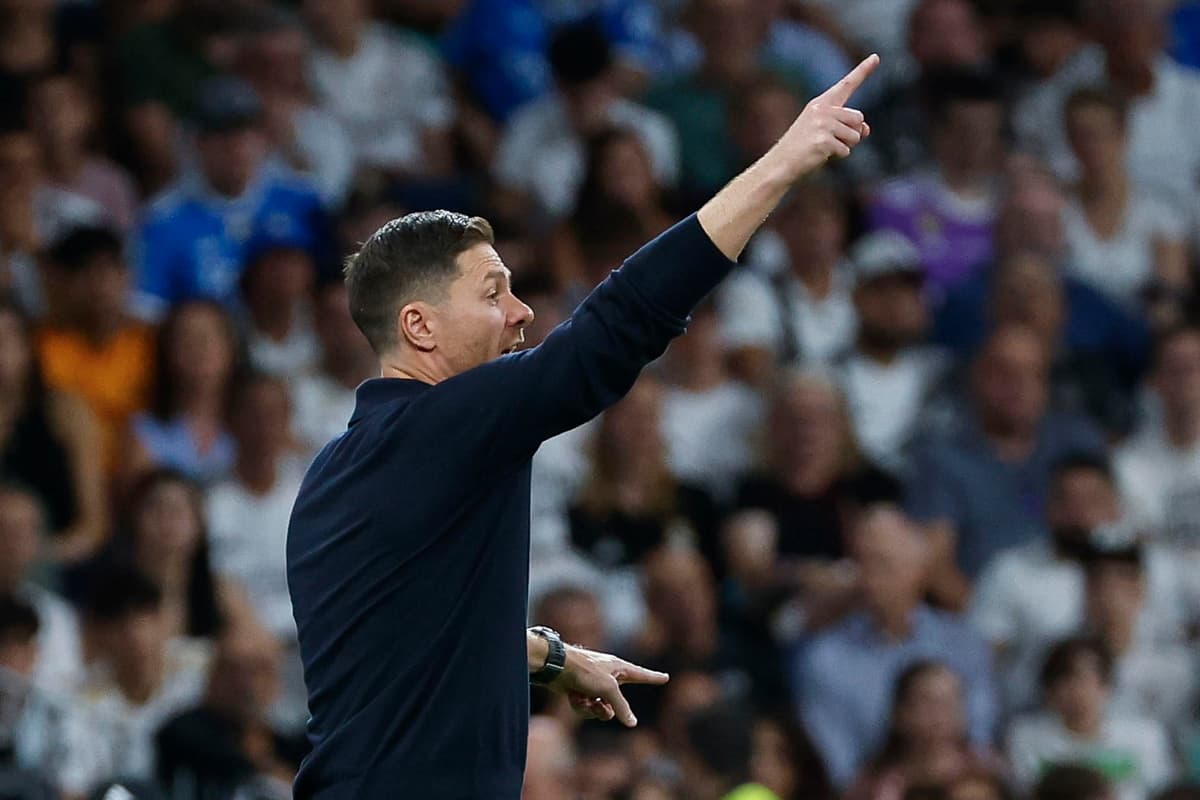 Español Xabi Alonso define su columna vertebral con un uruguayo intocable