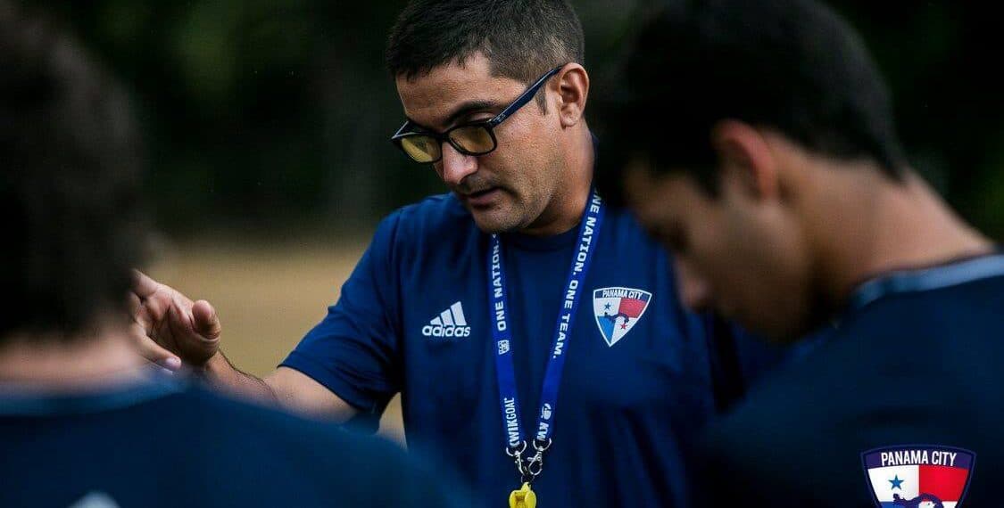 El Árabe Unido de la liga panameña destituye al argentino Javier Ainstein como entrenador