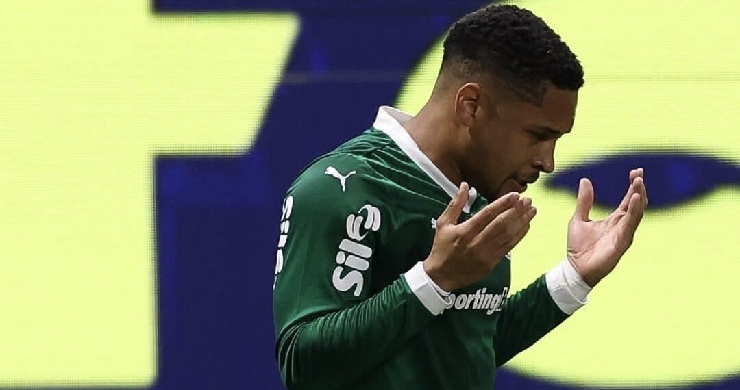 Cinco internacionales latinos y el triplete de Vitor Roque ponen a Palmeiras segundo