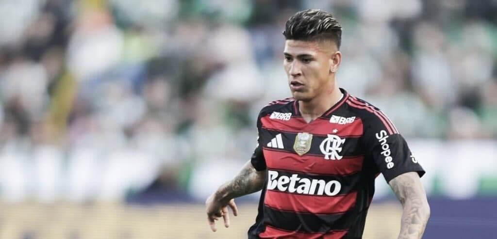 Flamengo continúa en la cima del Brasileirão, tras vencer con un nuevo gol charrúa