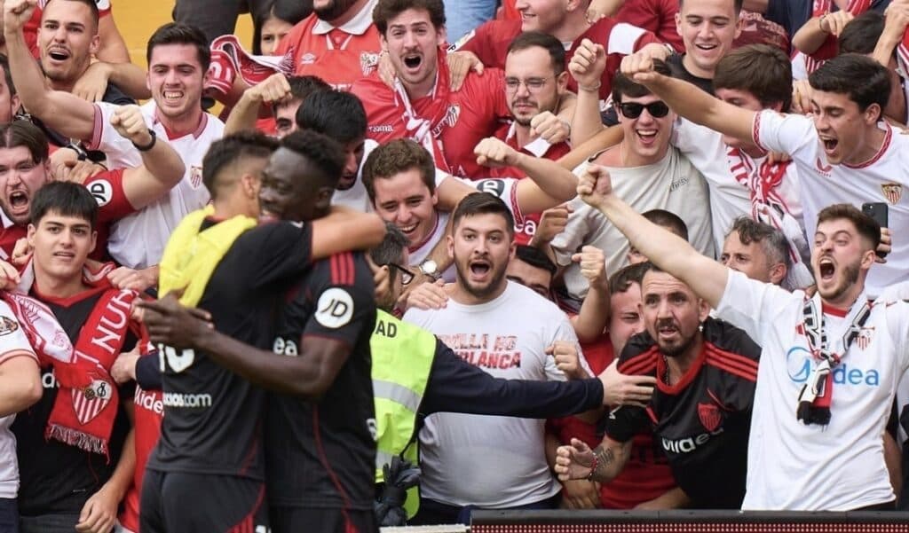 Los chilenos Vargas y Alexis Sánchez, protagonistas en triunfo del Sevilla
