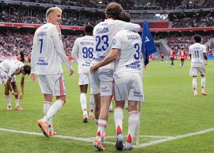 Argentino Tagliafico y Lyon no se despegan de PSG en la Ligue 1