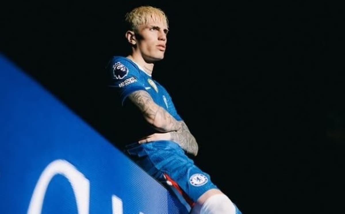 El argentino Garnacho, listo para ser titular ante el Manchester United
