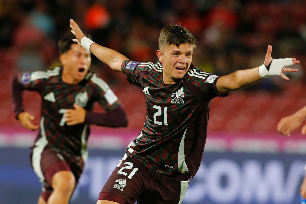 Olvera mantiene vivo el sueño de México en el Mundial