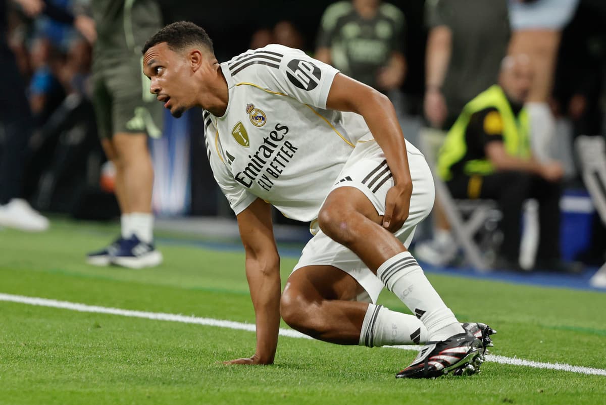 Alexander-Arnold padece una lesión muscular en el bíceps femoral de su pierna izquierda