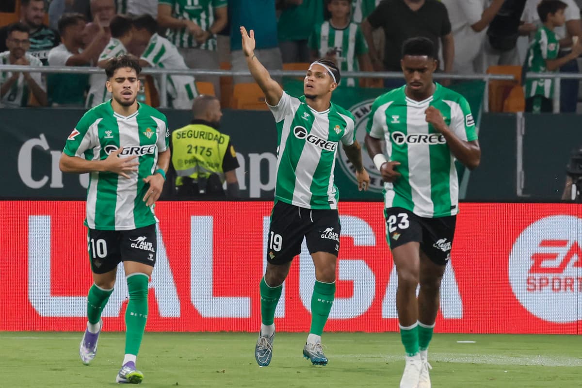 Con doble asistencia argentina, el Betis golea en la Copa del Rey