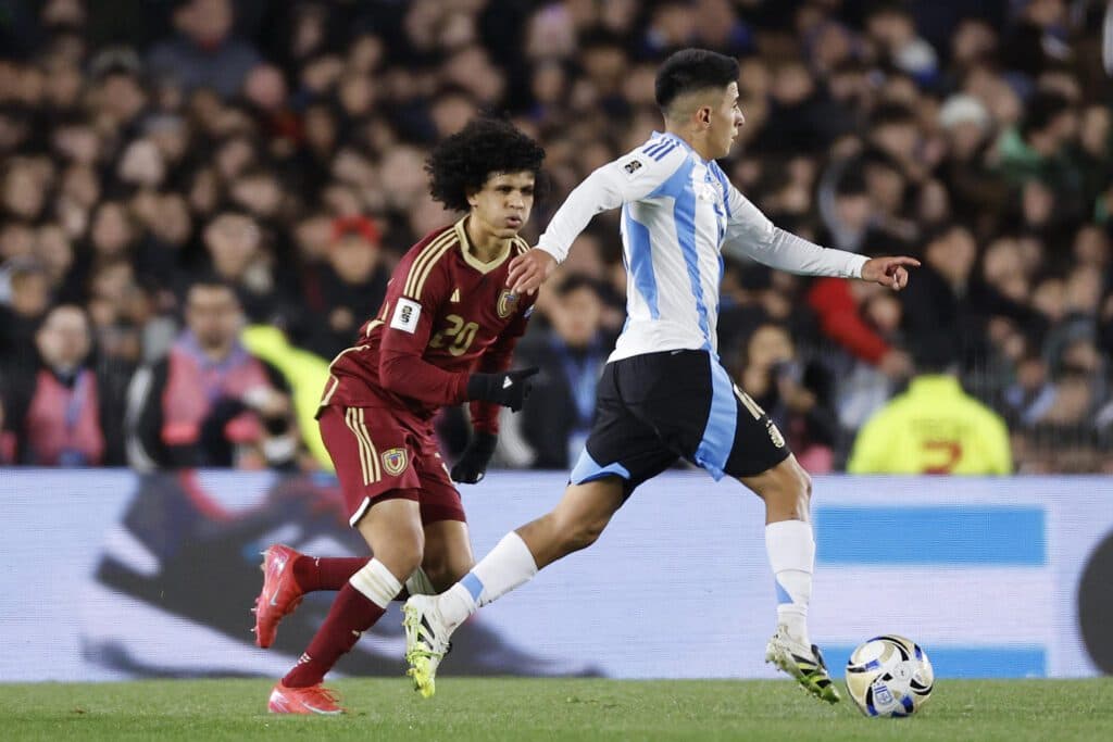 El argentino Thiago Almada, baja los próximos seis partidos por una lesión muscular
