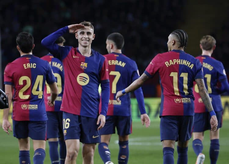 El brasileño Raphinha titular en la victoria del Barcelona