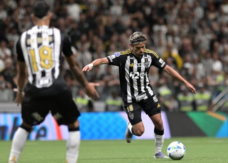 El ecuatoriano Minda anota en el empate de Atlético Mineiro