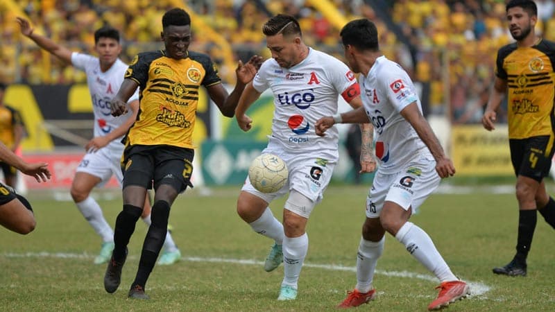 Alianza del mexicano Sandoval, se consolida en El Salvador