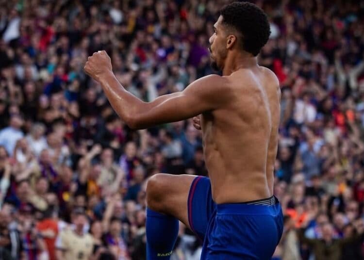 El capitán charrúa Araújo se viste de héroe y el Barcelona gana in extremis
