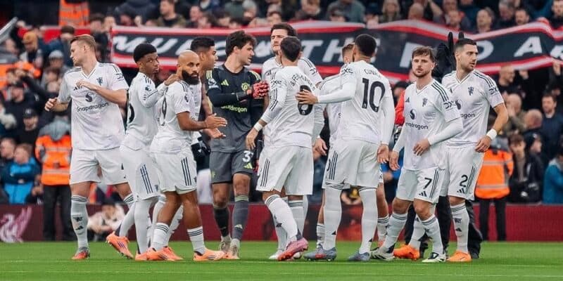 Brasileño Casemiro y charrúa Ugarte, triunfo en Anfield tras nueve años