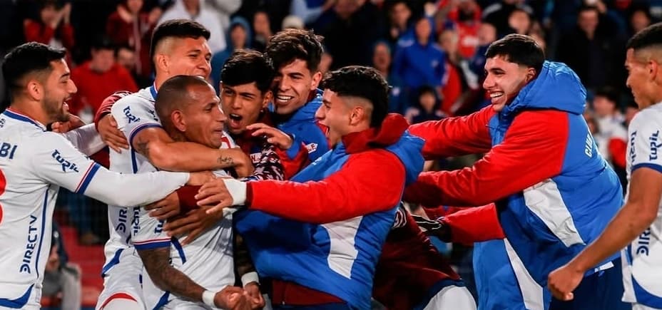 El pulso entre Peñarol y Nacional se acrecenta, con su talento latino, en Uruguay