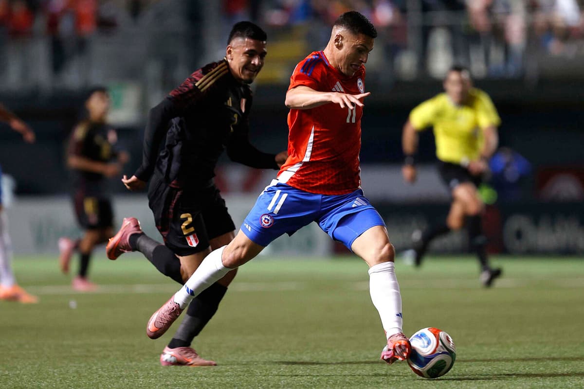 Chile, con diez hombres, se queda con el clásico del Pacífico en Rusia