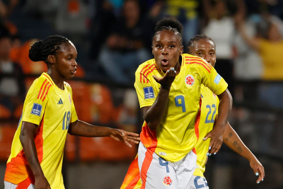 Santos y Caicedo guían a Colombia en la goleada a Perú en la Liga de Naciones
