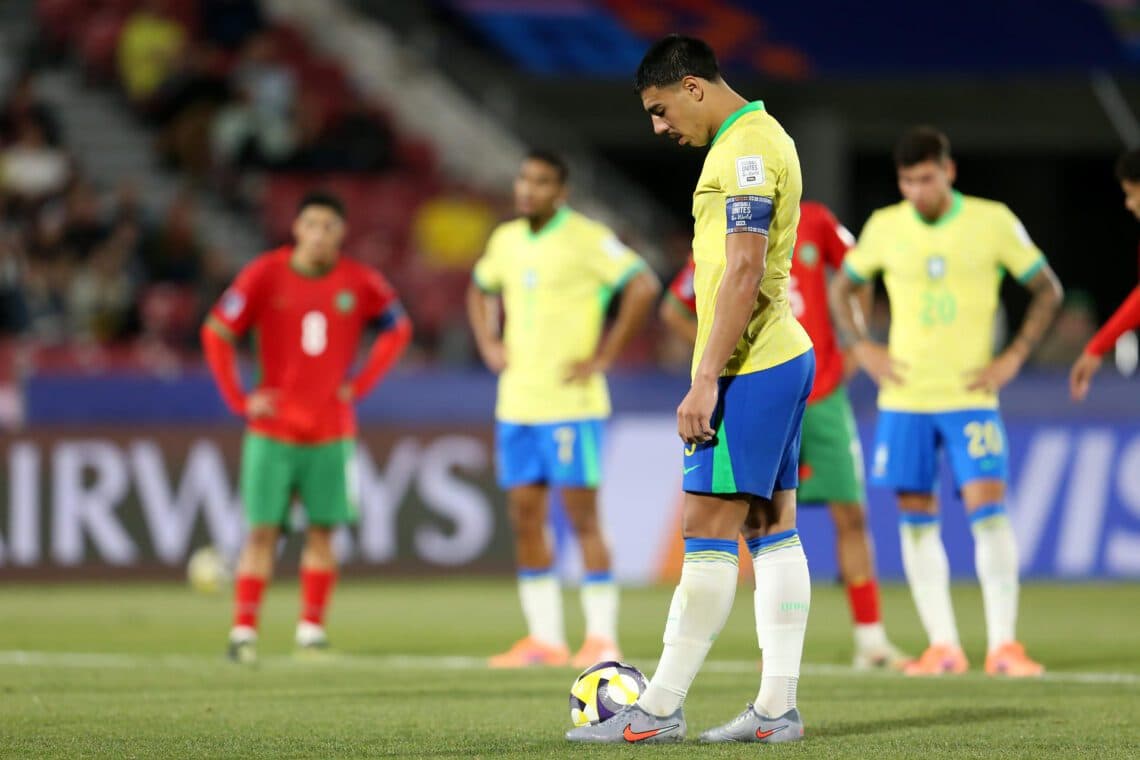 Brasil aguanta con diez, pero cede el bronce a Italia en los penaltis