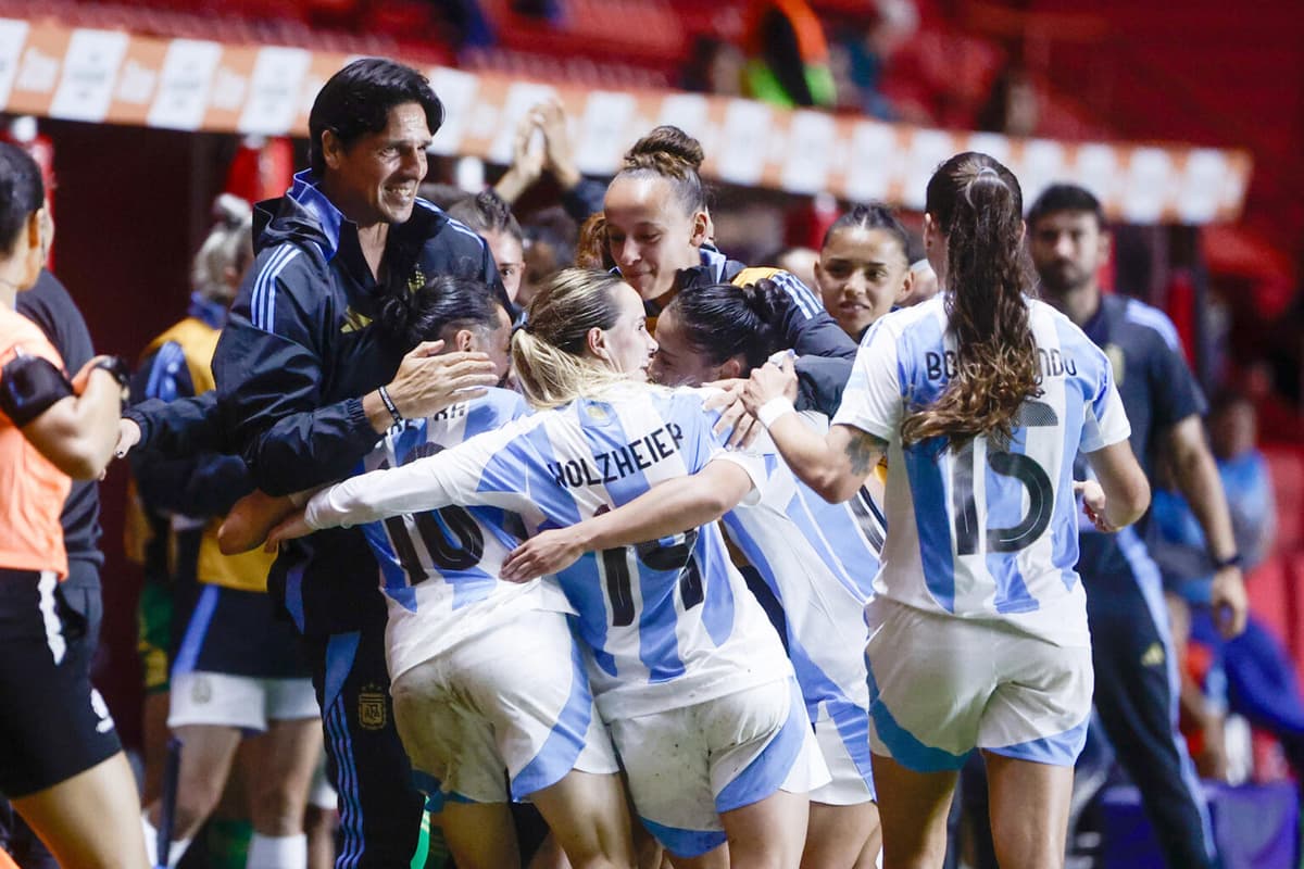 Argentina se estrena con un triunfo de local ante Paraguay