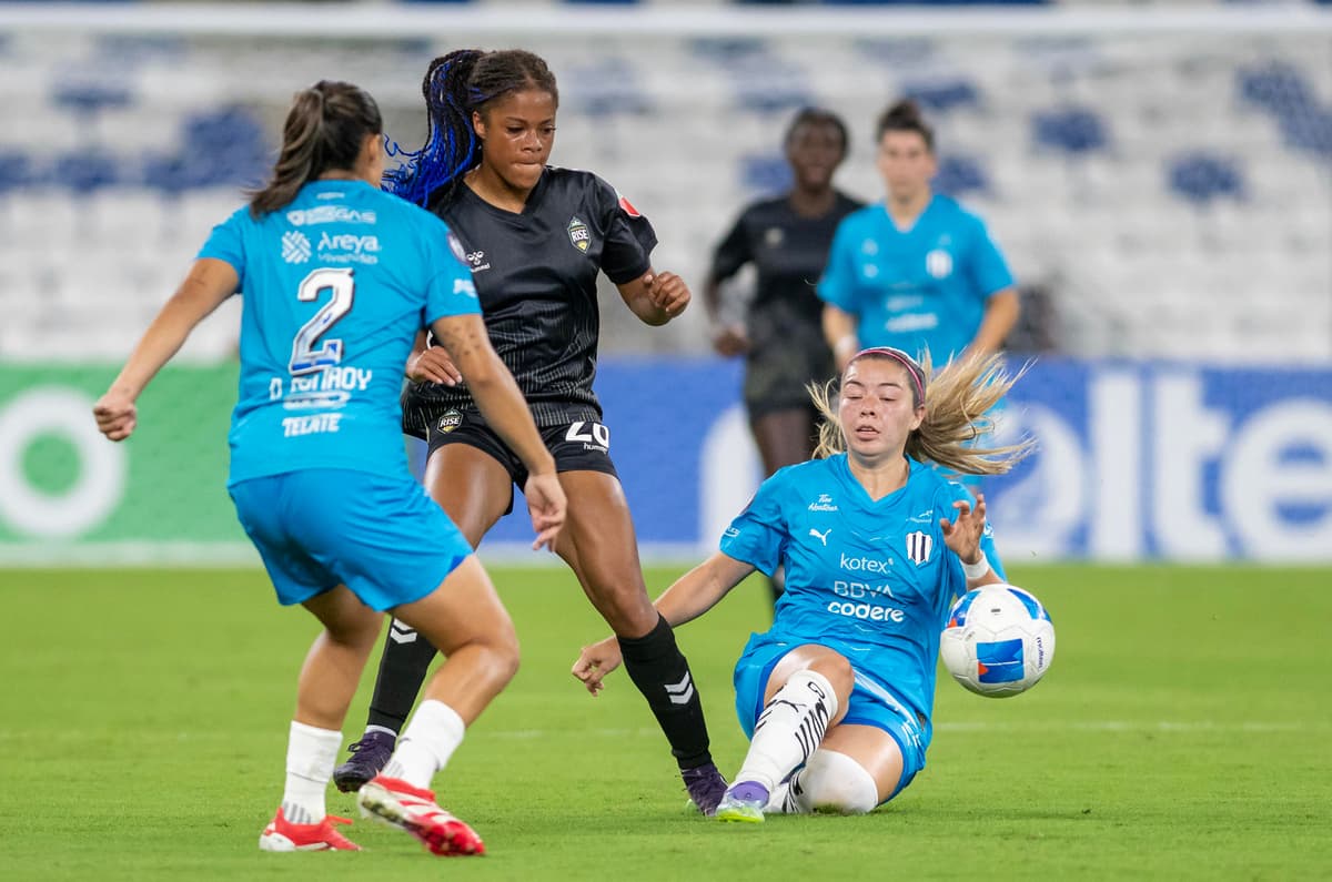 Monterrey golea a Vancouver y merodea las semifinales