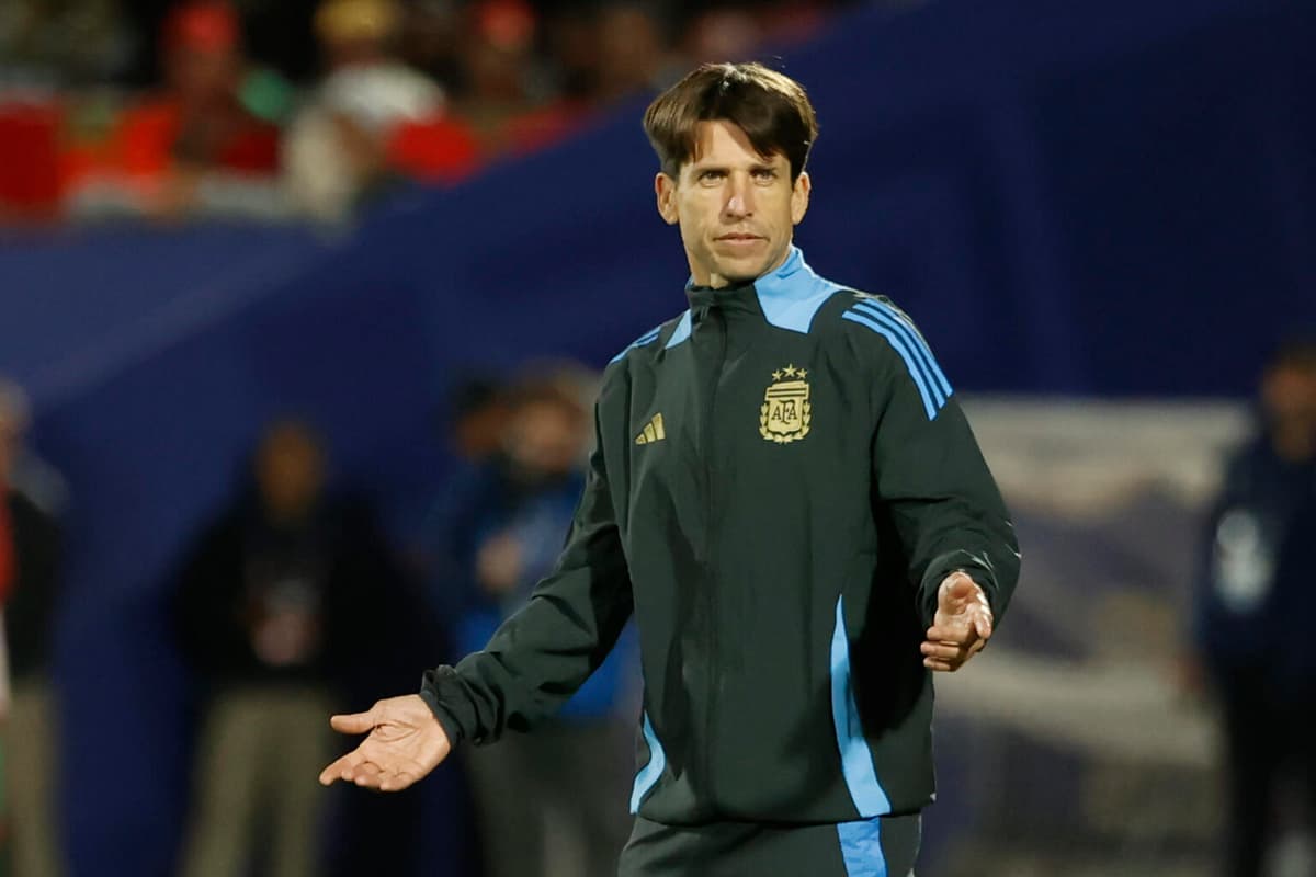 Tras la final del Mundial sub-20, Diego Placente prepara con Argentina el Mundial sub-17