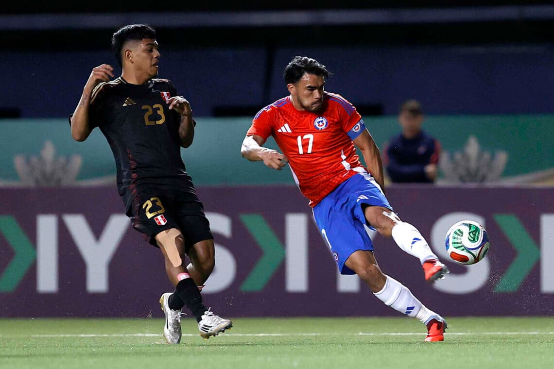 Chile remonta sobre el final para vencer a Perú en Santiago