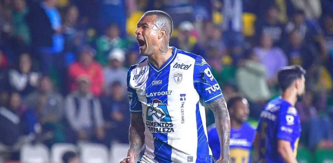 Dos goles del brasileño Kenedy comandaron la calidad latina y el paso de Pachuca