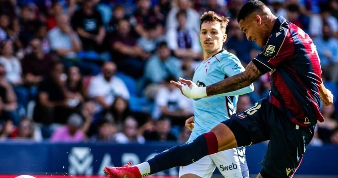 Partidazo del hondureño Kervin Arriaga, pero el Levante cae con el Celta