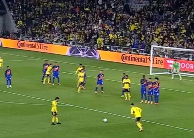 Actuaciones clave del uruguayo Rossi y el argentino Herrera, cuando Columbus golea a Cincinnati