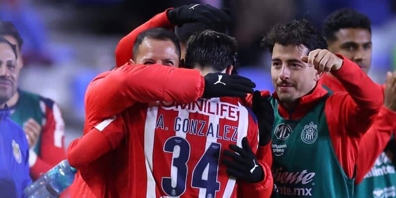 Las Chivas del argentino Milito derrotan a los Tuzos