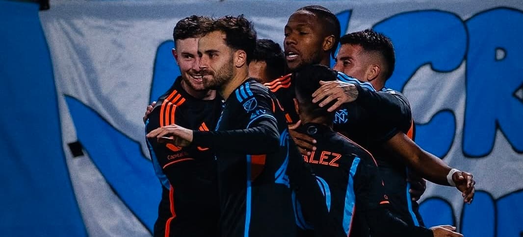 Costarricense Alonso Martínez abre triunfo de New York y clasificación a semifinales de MLS