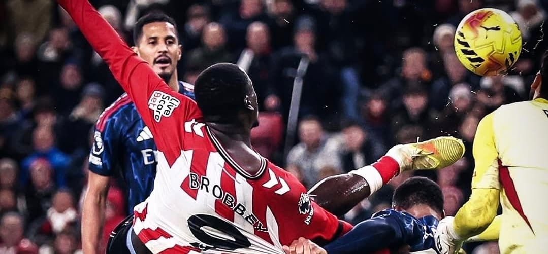 Con todo y trío latino en el campo, el Arsenal «pincha» en Sunderland