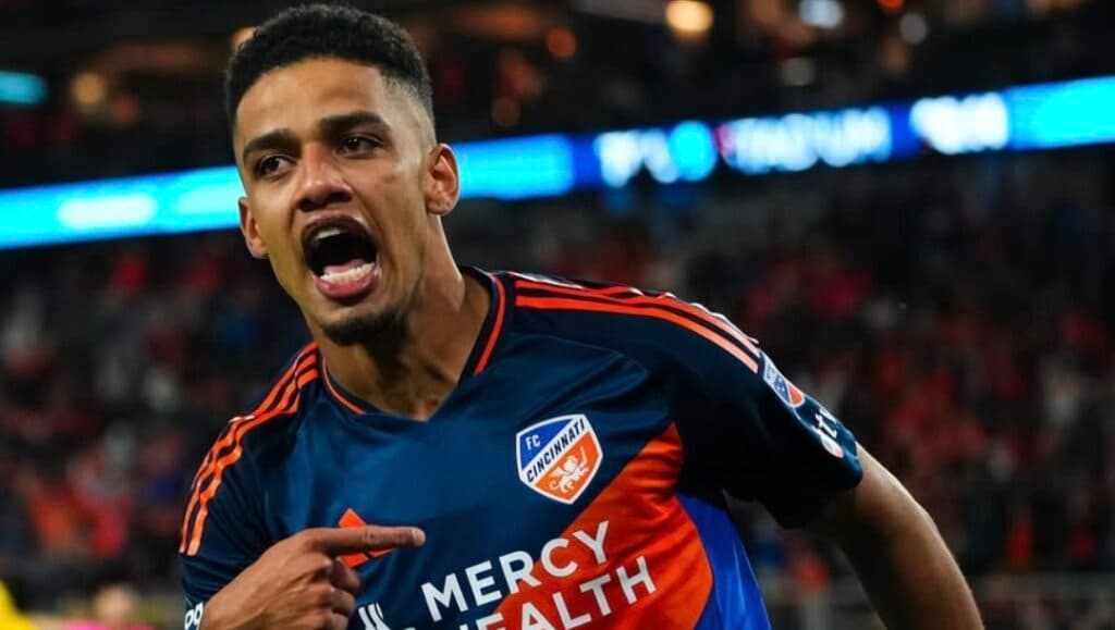 Doblete del canarinho Brenner para que Cincinnati gane el «clásico de Ohio» y elimine a Columbus