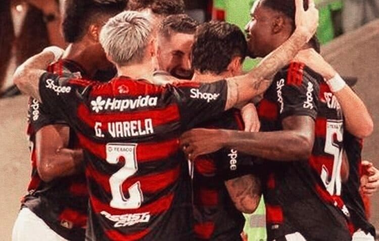Flamengo gana en Brasil y es más líder, tras empate de Palmeiras