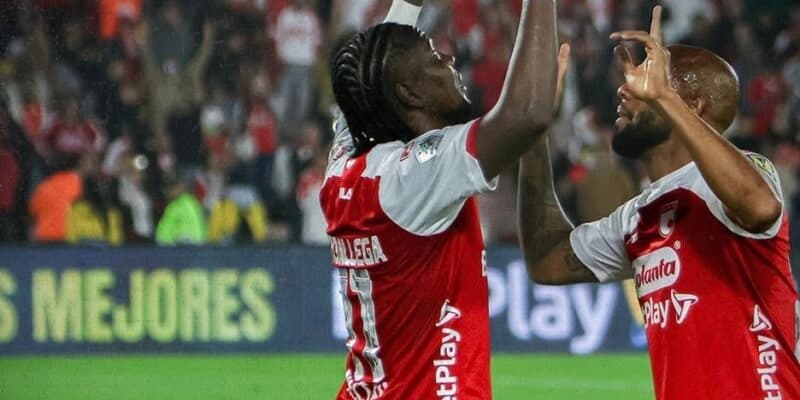 Hat Trick de Hugo Rodallega da vida a Santa Fe en el fútbol colombiano