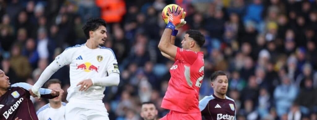 Argentino Dibu Martínez gana el duelo de arqueros sudamericanos y el Aston Villa triunfa