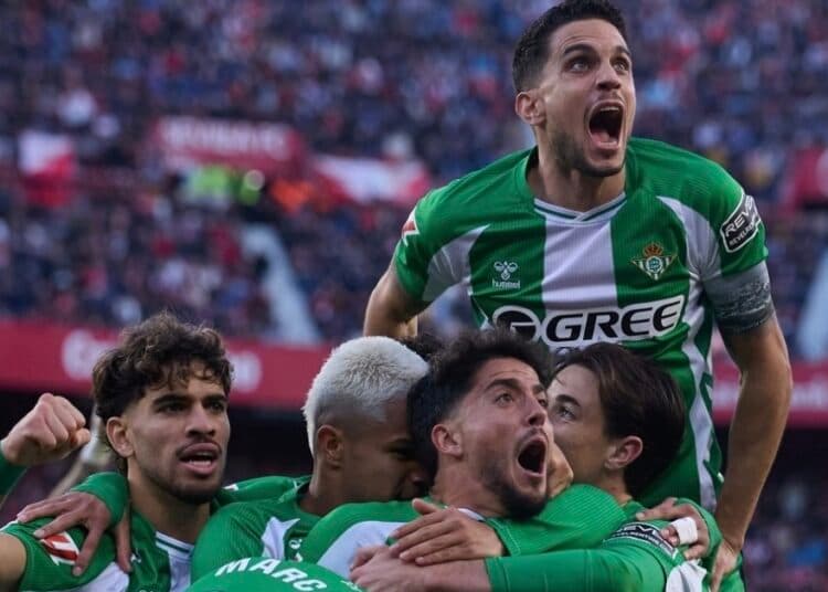 El debut cafetero de Deossa como titular del Betis se sella con victoria ante el Sevilla