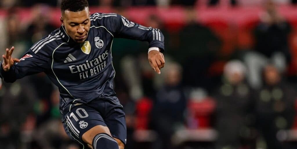 Real Madrid cede el liderato en España, con brasileños Vini y Militao en la titular junto al charrúa Valverde