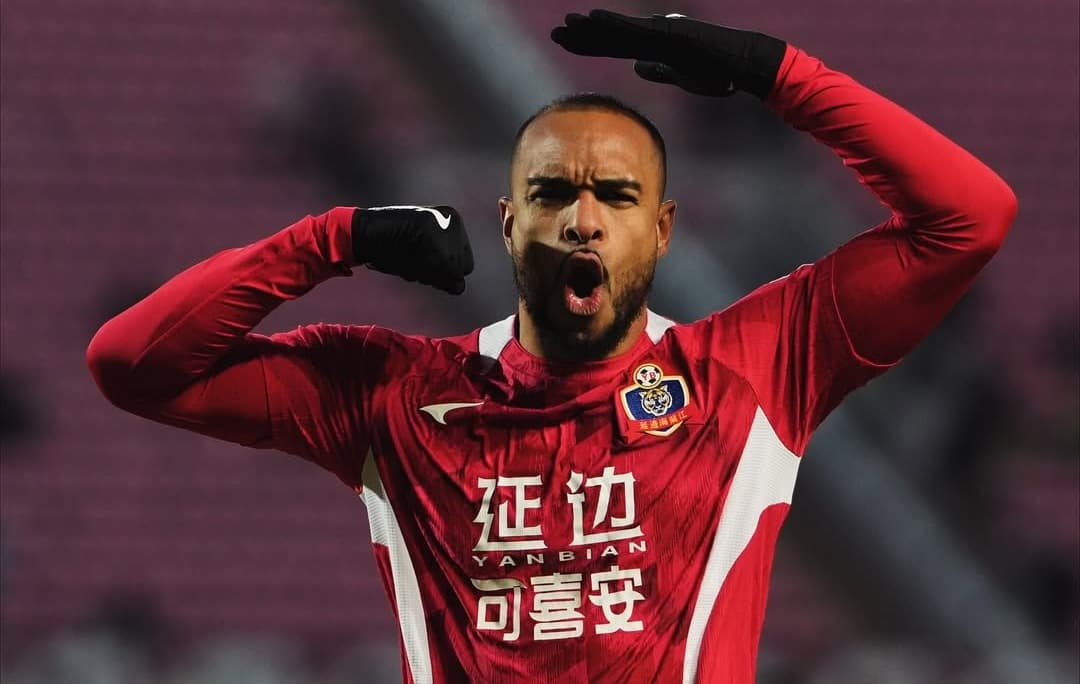 Costarricense, se consolida como figura y goleador en el fútbol asiático
