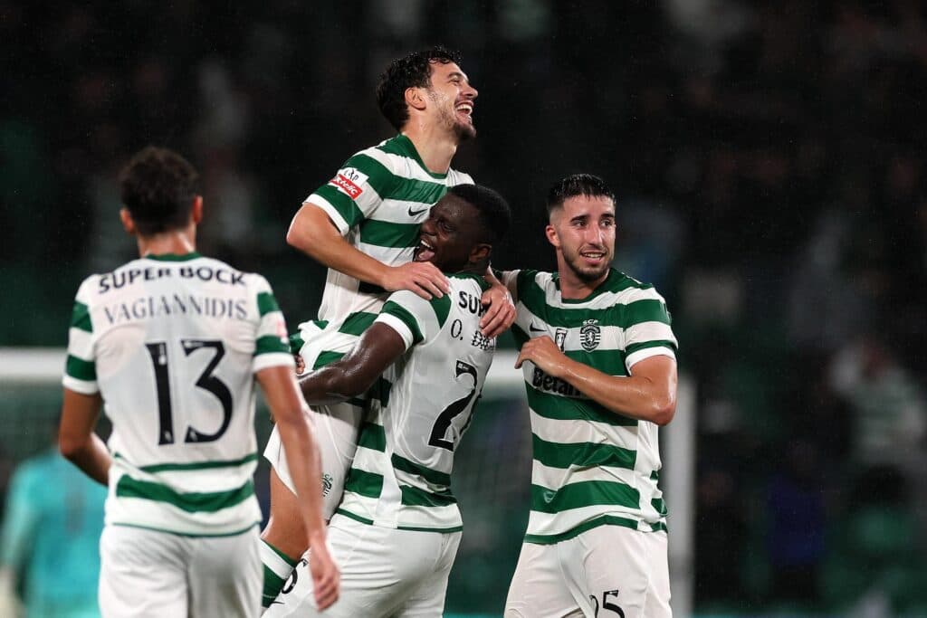 El uruguayo Araujo asiste para que el Sporting siga soñando