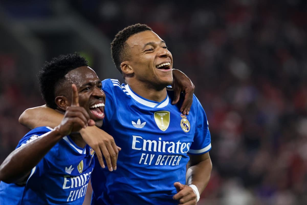 El brasileño Vinícius y Mbappé firman la reacción entre dudas defensivas
