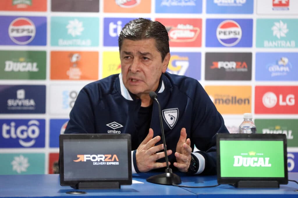 La Fedefut ratifica al mexicano Luis Fernando Tena como seleccionador de Guatemala hasta 2030