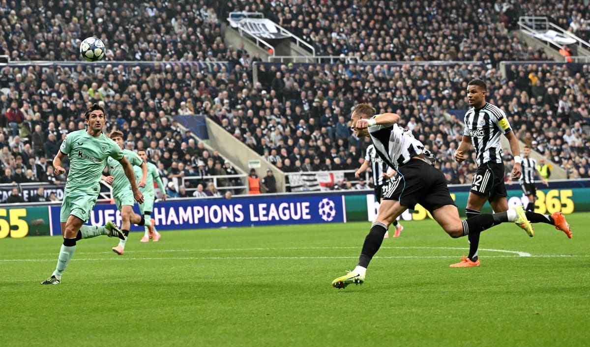 El brasileño Joelinton pone al Newcastle en la siguiente ronda